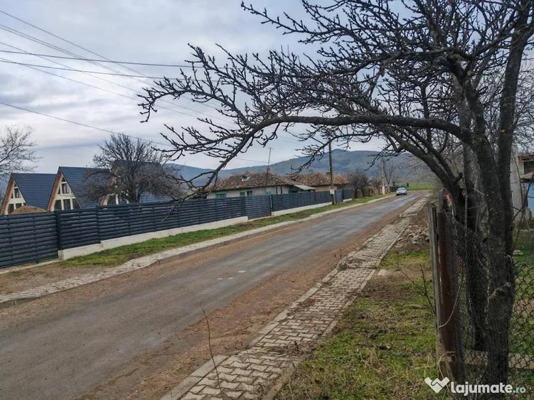 Casă cu 4 camere în Cerna