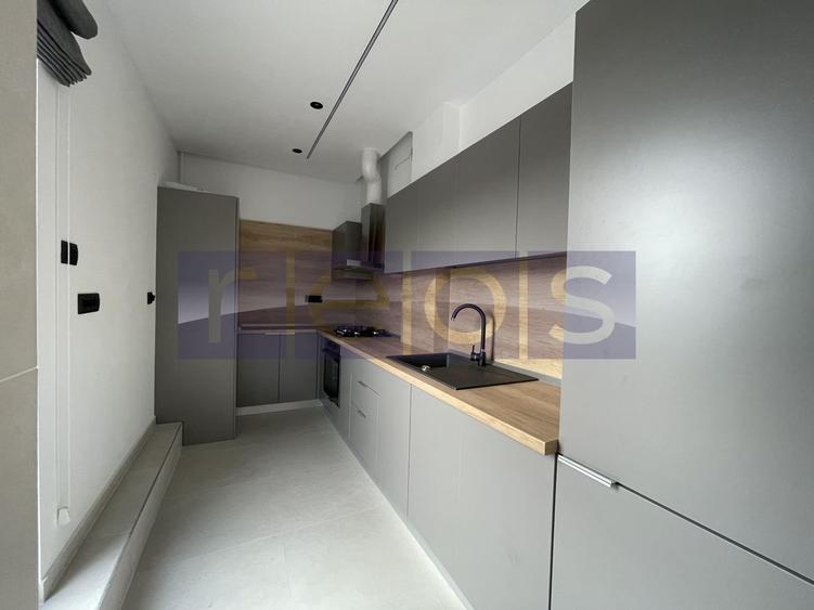 Penthouse cu 3 camere semidecomandat, mobilat în Băneasa