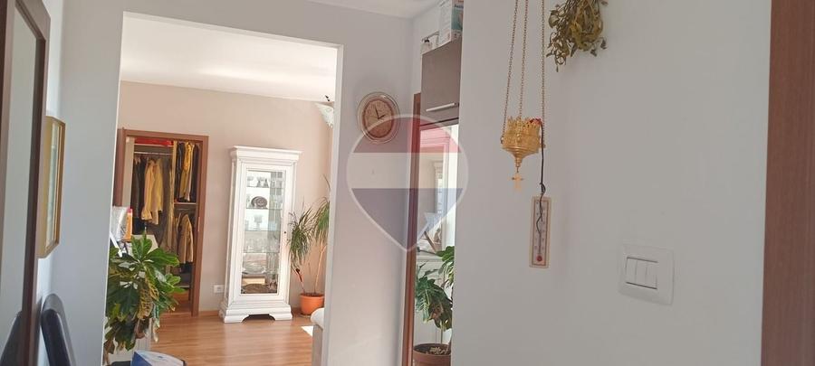 Apartament cu 2 camere semidecomandat în Polivalentă