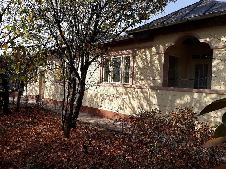 Casă cu 4 camere cu Teren 1000 Mp în Boldești
