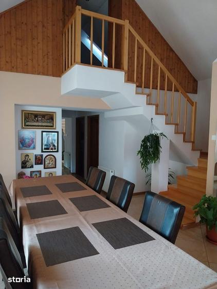 Casă cu 7 camere cu Teren 730 Mp în Central