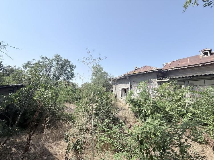 Casă cu 4 camere în Cernetu