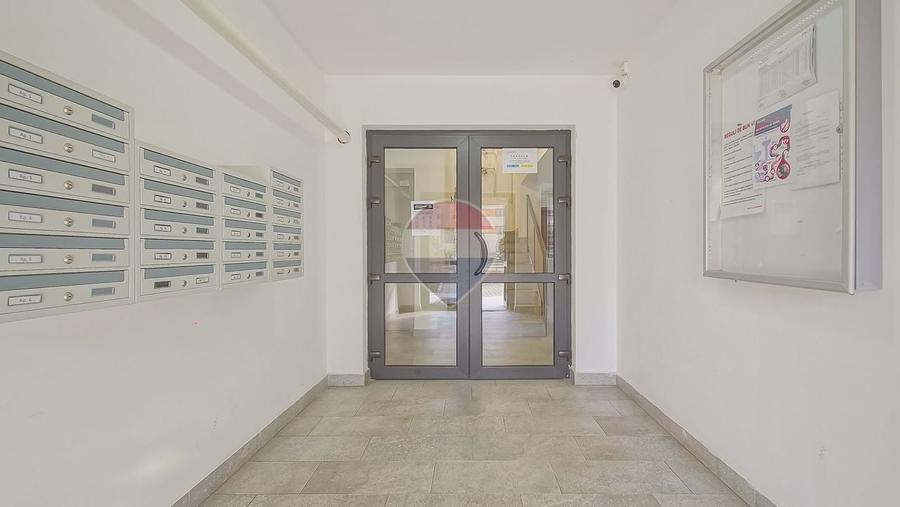 Apartament cu 2 camere decomandat în Tractorul