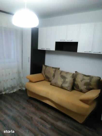 Apartament cu 3 camere decomandat în Petros