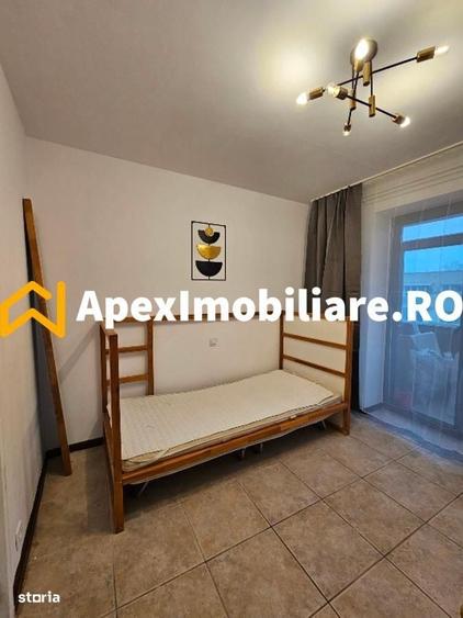 Apartament cu 4 camere decomandat în Păcii