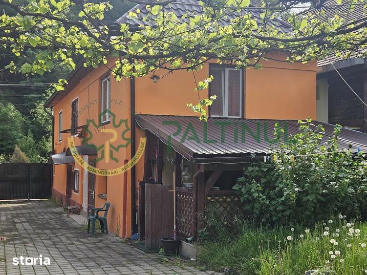 Casă cu 3 camere decomandat cu Teren 449 Mp în Central