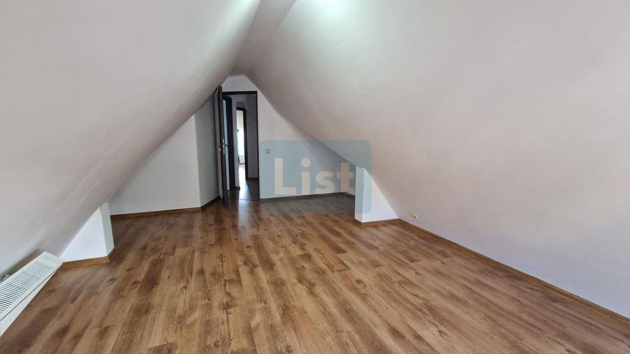 Apartament cu 3 camere semidecomandat în Săsar