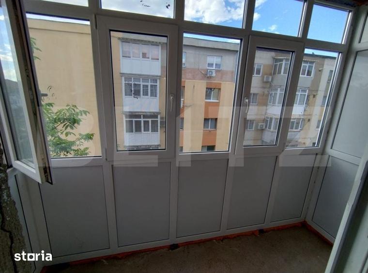 Apartament cu 3 camere decomandat în Craiovița Nouă