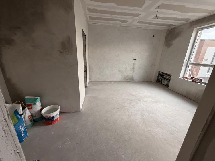 Duplex cu 5 camere cu Canalizare în Sud