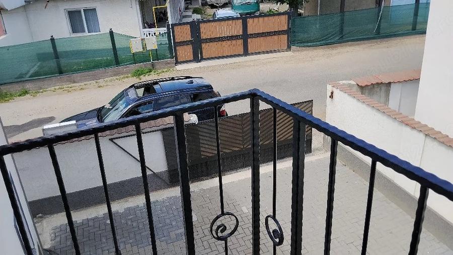Apartament cu 3 camere decomandat în Humulești