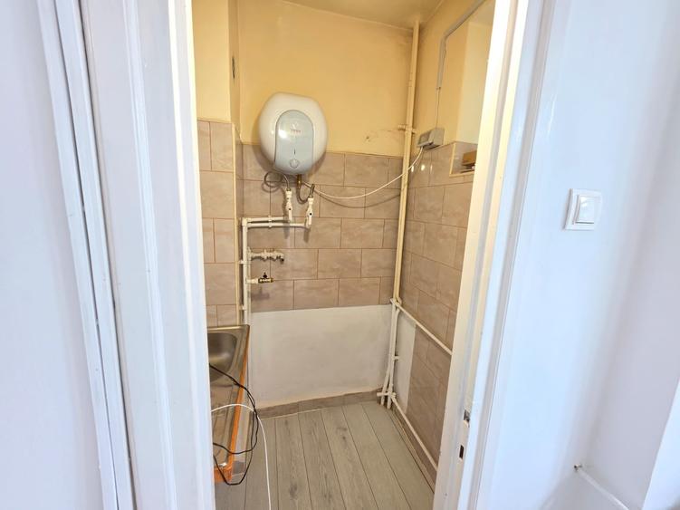 Garsoniera in bloc de apartamente zona AFI - 7