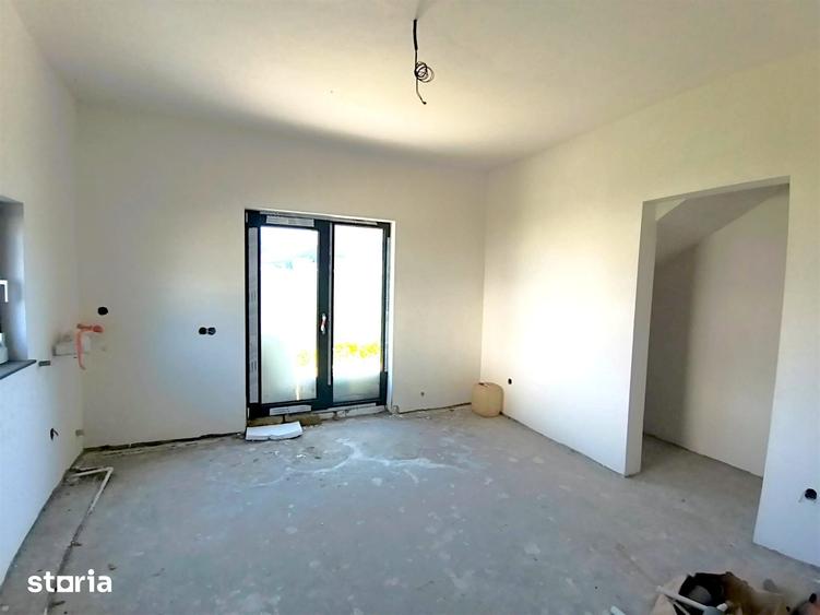 Casă cu 6 camere cu Teren 474 Mp în Șcheia