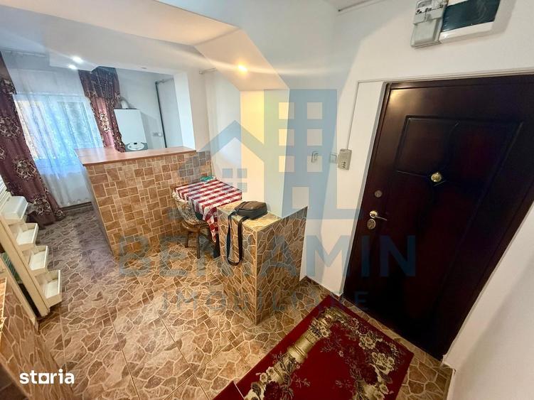 Apartament cu 3 camere decomandat în Craiovița Nouă