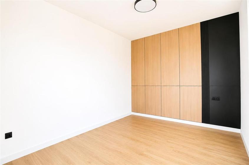Apartament cu 3 camere semidecomandat în Florești
