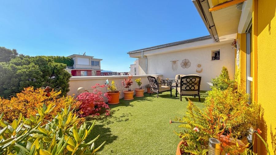 Penthouse cu 4 camere decomandat în Avantgarden