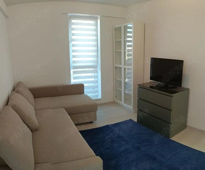 Apartament cu 3 camere semidecomandat în Metalurgiei
