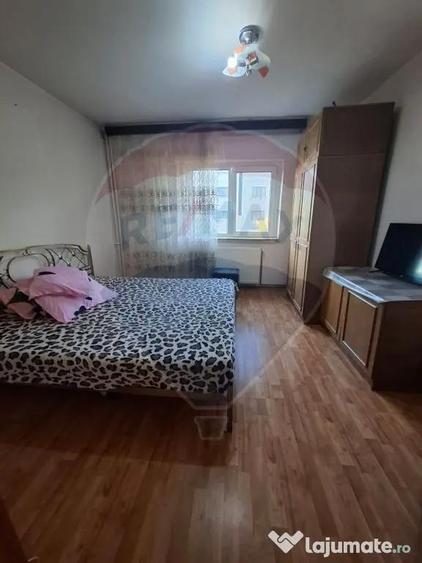 Apartament cu 3 camere decomandat în 1 Mai