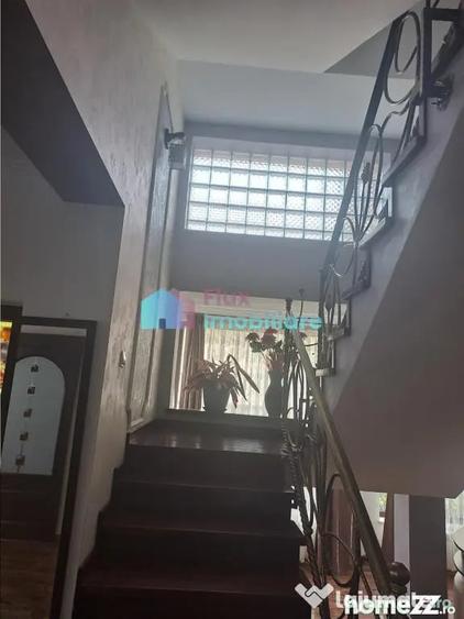 Casă cu 5 camere cu Teren 1600 Mp în Moara