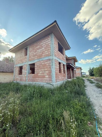 Duplex cu 4 camere cu Canalizare în Sânandrei