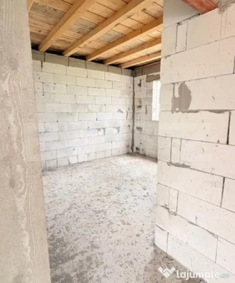 Casă cu 4 camere cu Teren 470 Mp în Central