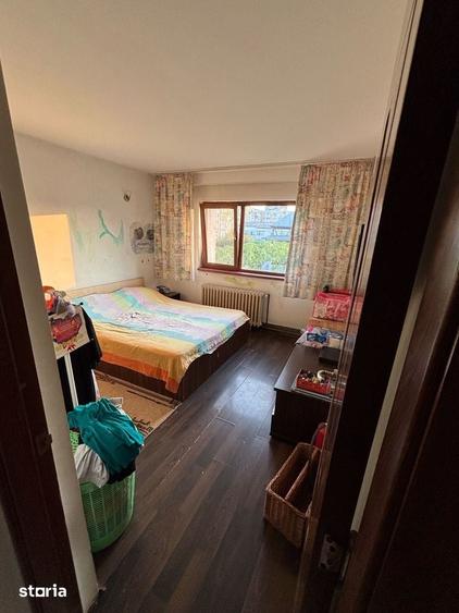 Apartament cu 3 camere decomandat în Nicolina