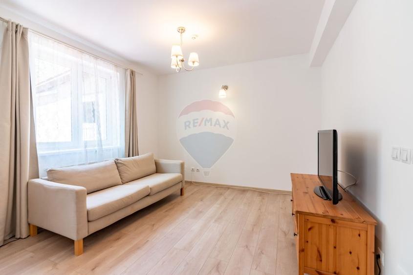 Casă cu 4 camere cu Teren 210 Mp în Central