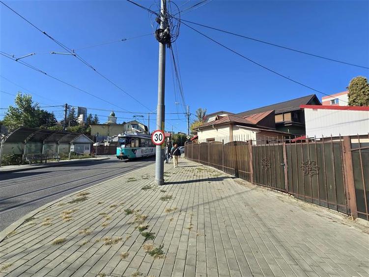 Casă individuală cu 2 camere cu Teren 160 Mp în Podul de Fier