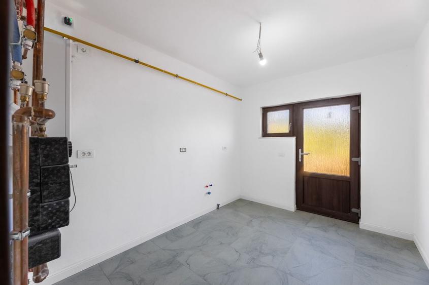 Casă cu 5 camere cu Canalizare în Central