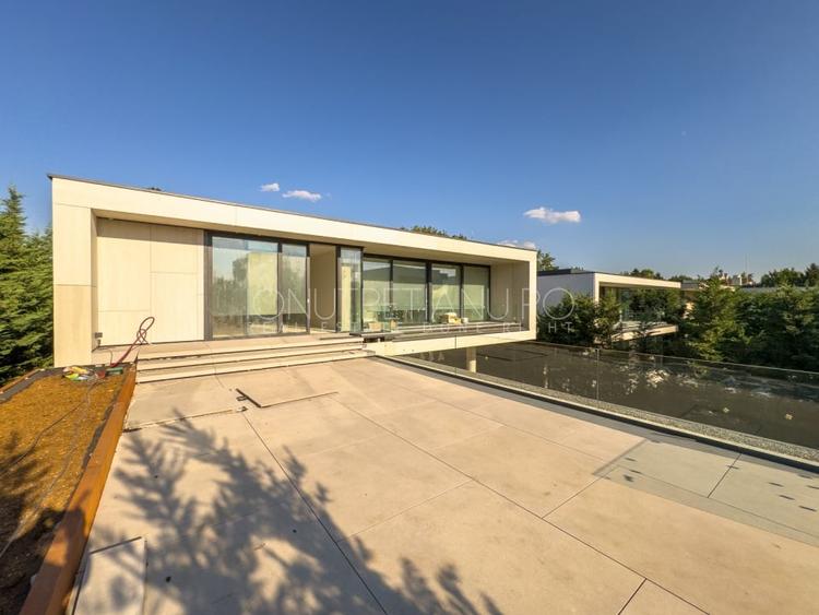 Casă individuală cu 7 camere cu Piscina în Iancu Nicolae