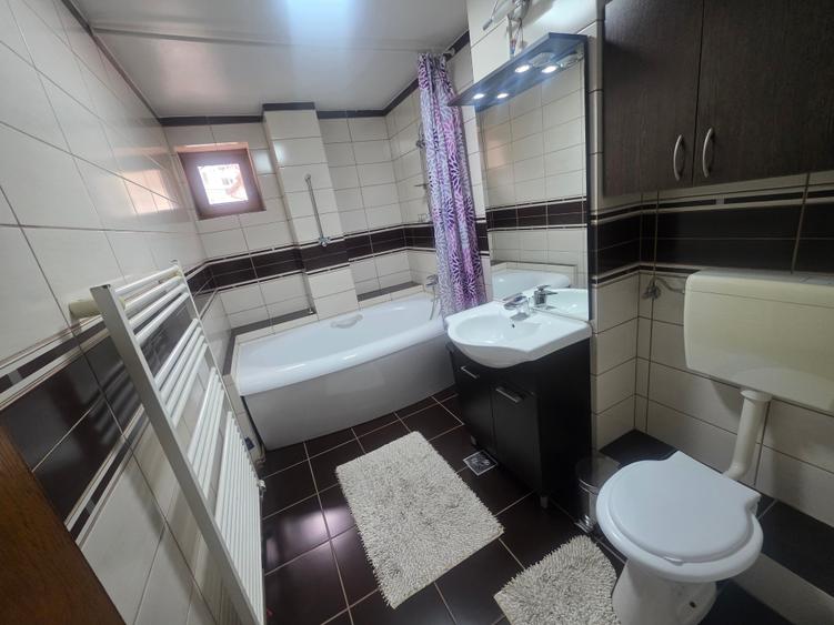 Apartament cu 3 camere decomandat în Mărăști