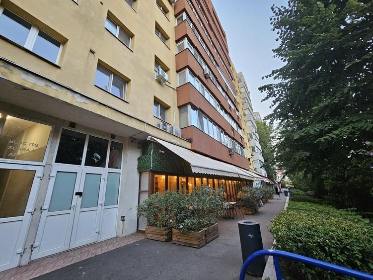 Apartament cu 3 camere semidecomandat în Văcăresti