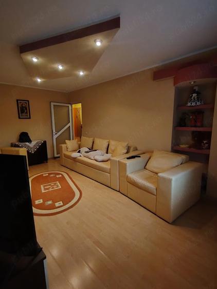 Apartament cu 3 camere decomandat în Micro 16