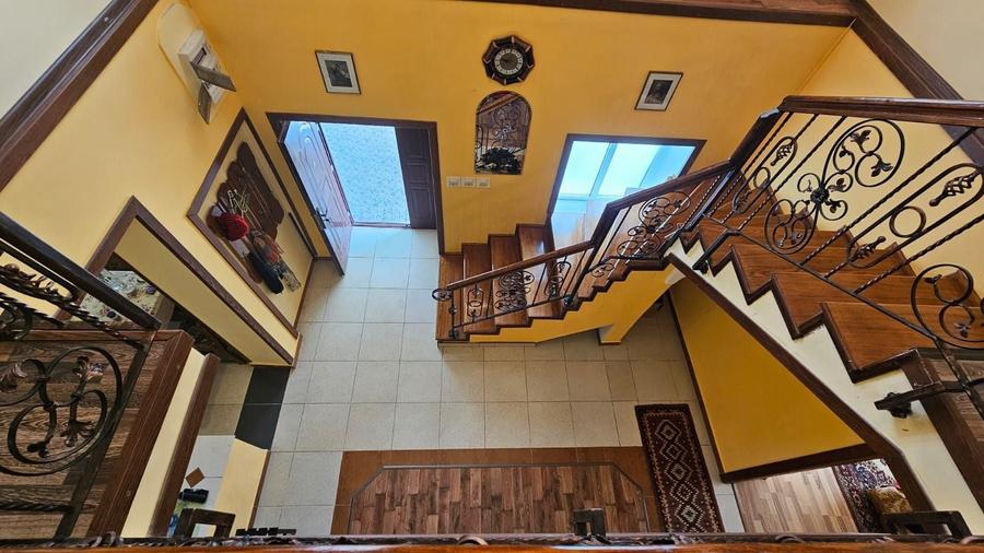Casă individuală cu 6 camere cu Canalizare în Bălănești