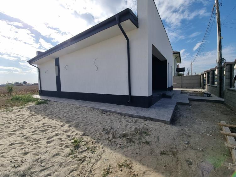 Casă individuală cu 4 camere cu Teren 325 Mp în Vidra