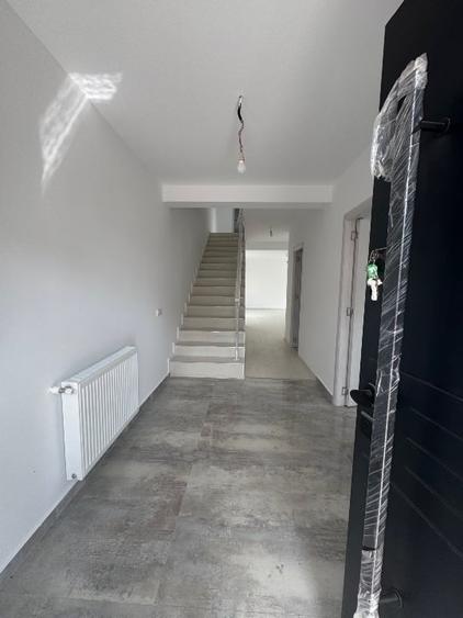 Duplex cu 5 camere cu Canalizare în Haliu