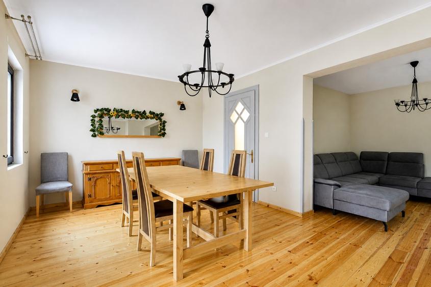 Casă individuală cu 3 camere cu Teren 332 Mp în Castelul Peleș