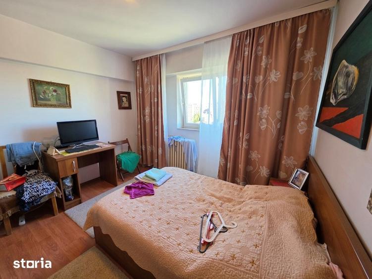 Apartament cu 3 camere semidecomandat în Vatra Luminoasă
