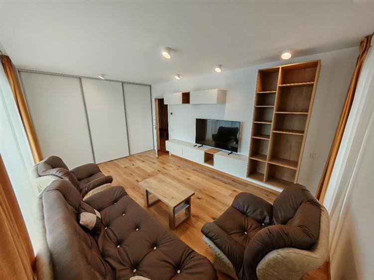 Apartament cu 3 camere decomandat, mobilat în Astra