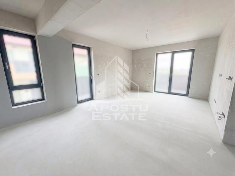 Apartament cu 3 camere semidecomandat în Giroc