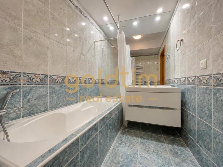 Duplex cu 6 camere cu Piscina în Iancu Nicolae