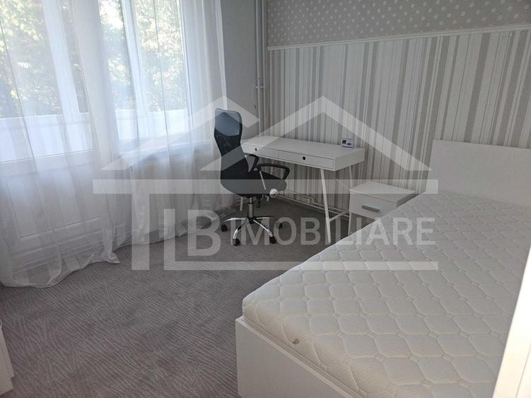 Apartament cu 3 camere decomandat în Cornișa