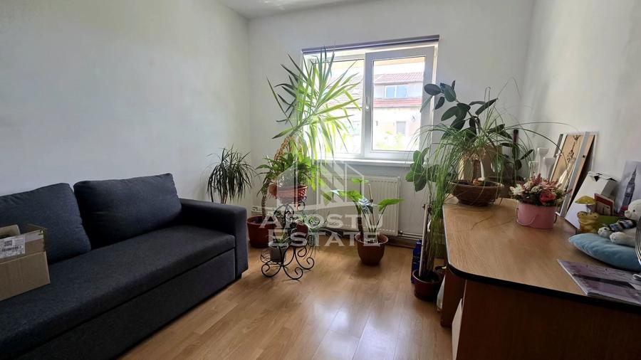 Apartament de vanzare cu 3 camere, decomandat,centrala proprie,Lipovei - 10