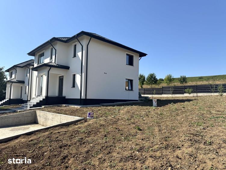 Casă cu 5 camere cu Teren 700 Mp în Bucium