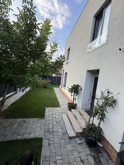 Casă cu 4 camere în Cârcea