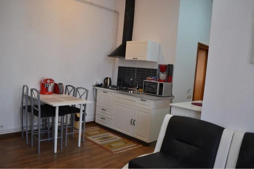 Apartament cu 3 camere decomandat în Medicină