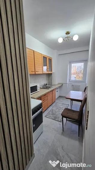 Garsonieră decomandată în Podu Roș