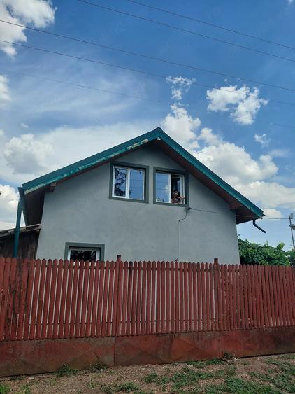 Casă cu 2 camere cu Teren 1295 Mp în Central