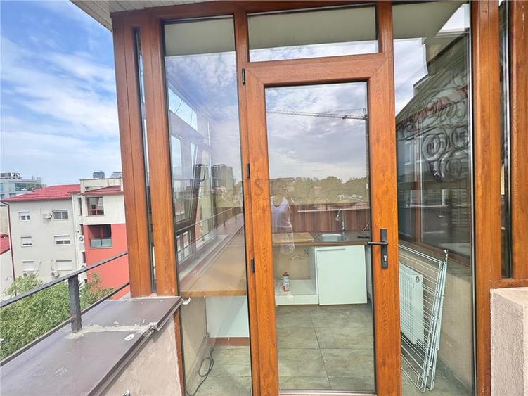 Apartament cu 3 camere decomandat în Floreasca