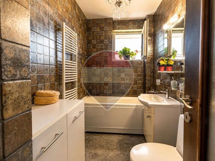 Apartament cu 3 camere decomandat în Bucium