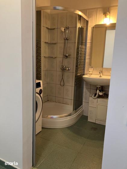 Apartament cu 3 camere semidecomandat în Tei